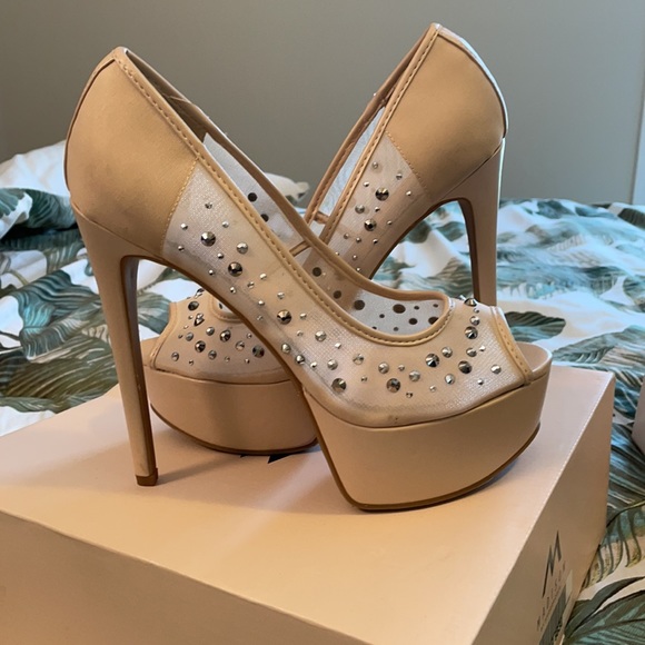 Stilettos - Picture 5 of 6